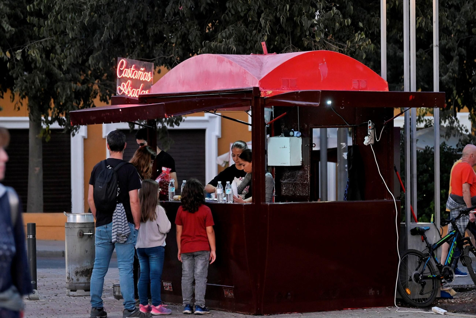 El inicio de la temporada de castañas asadas en Córdoba, en imágenes El inicio de la temporada de castañas asadas en Córdoba, en imágenes