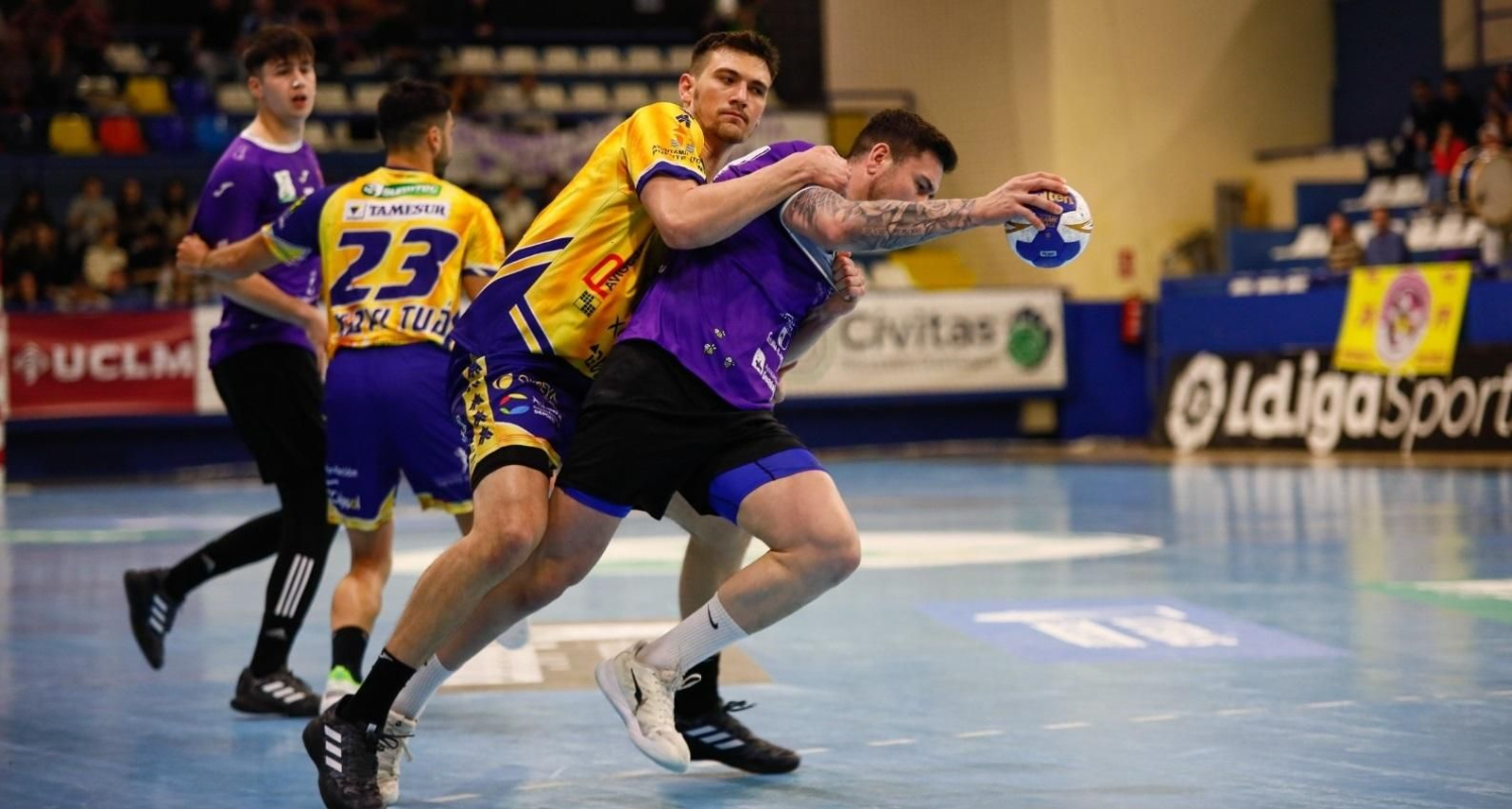 Lance del encuentro disputado entre el Ángel Ximénez y el Guadalajara.