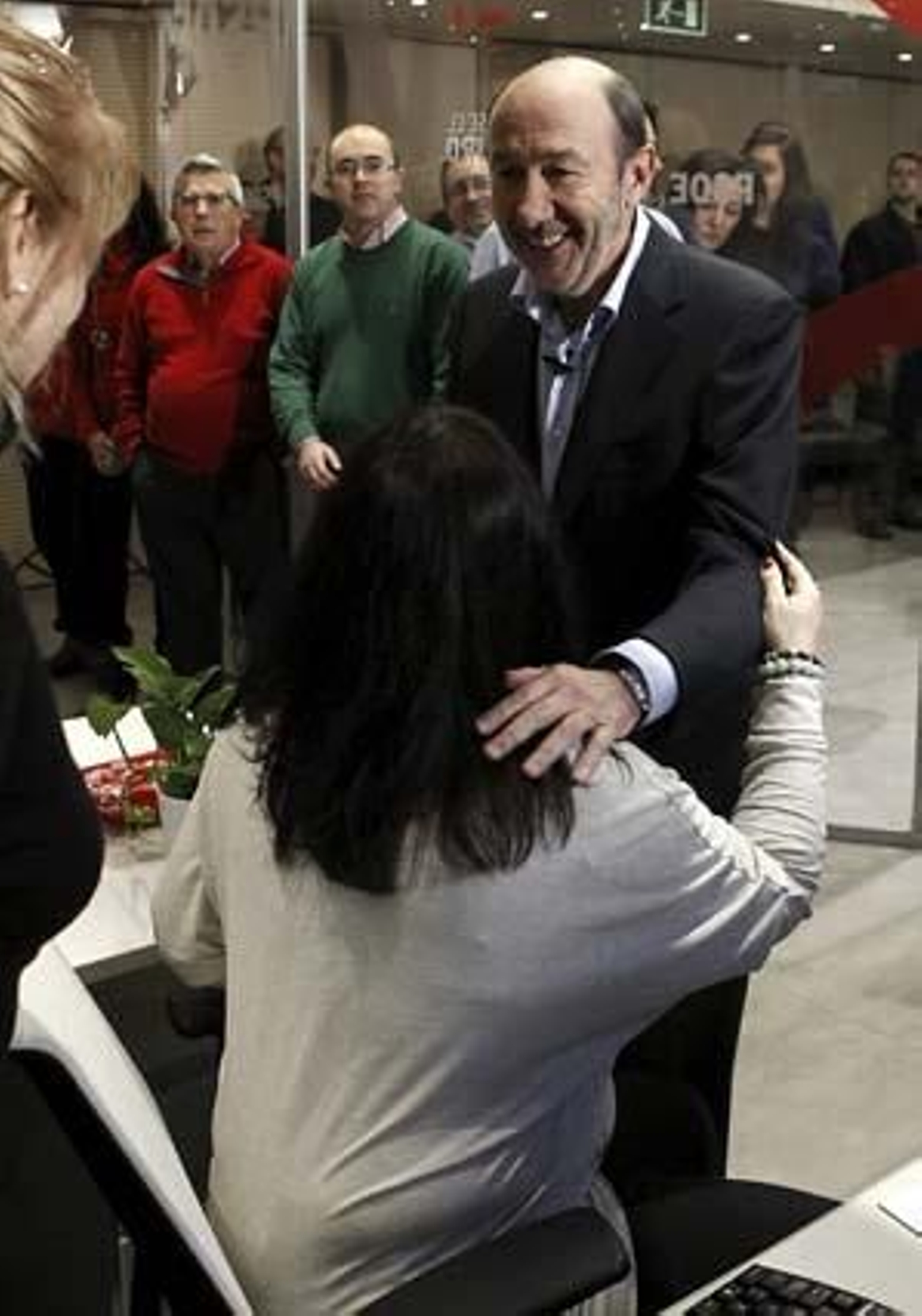 El PSOE arranca una "nueva era" contando con el PSC y sin primarias hasta 2014