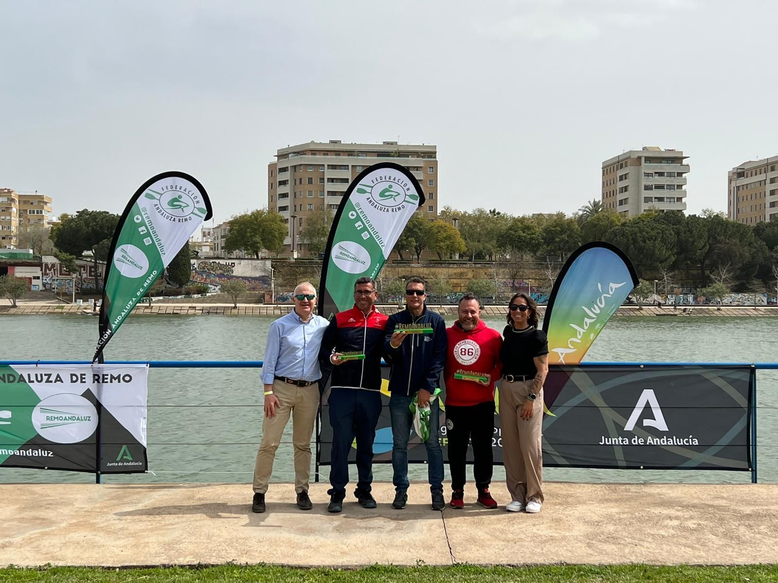 El podio final por clubes tras el Campeonato de Andalucía de barcos cortos