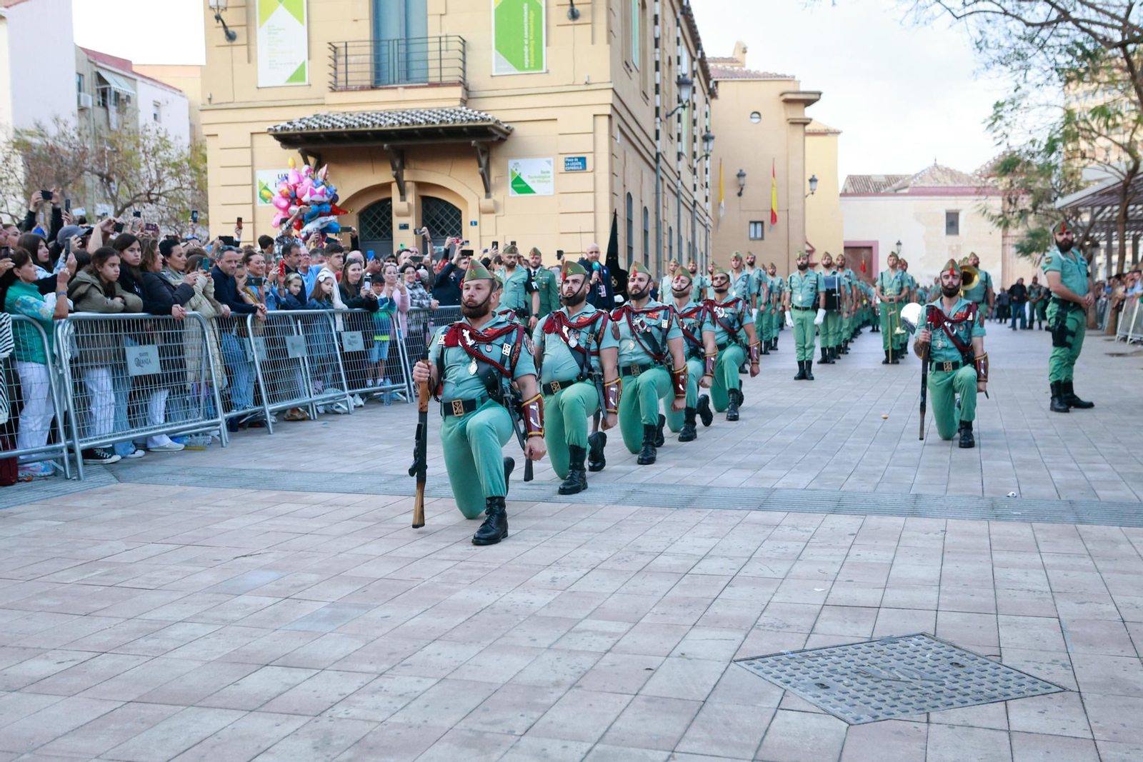 Mena y la Legión en su procesión del Jueves Santo en Málaga, en fotos Mena y la Legión en su procesión del Jueves Santo en Málaga, en fotos