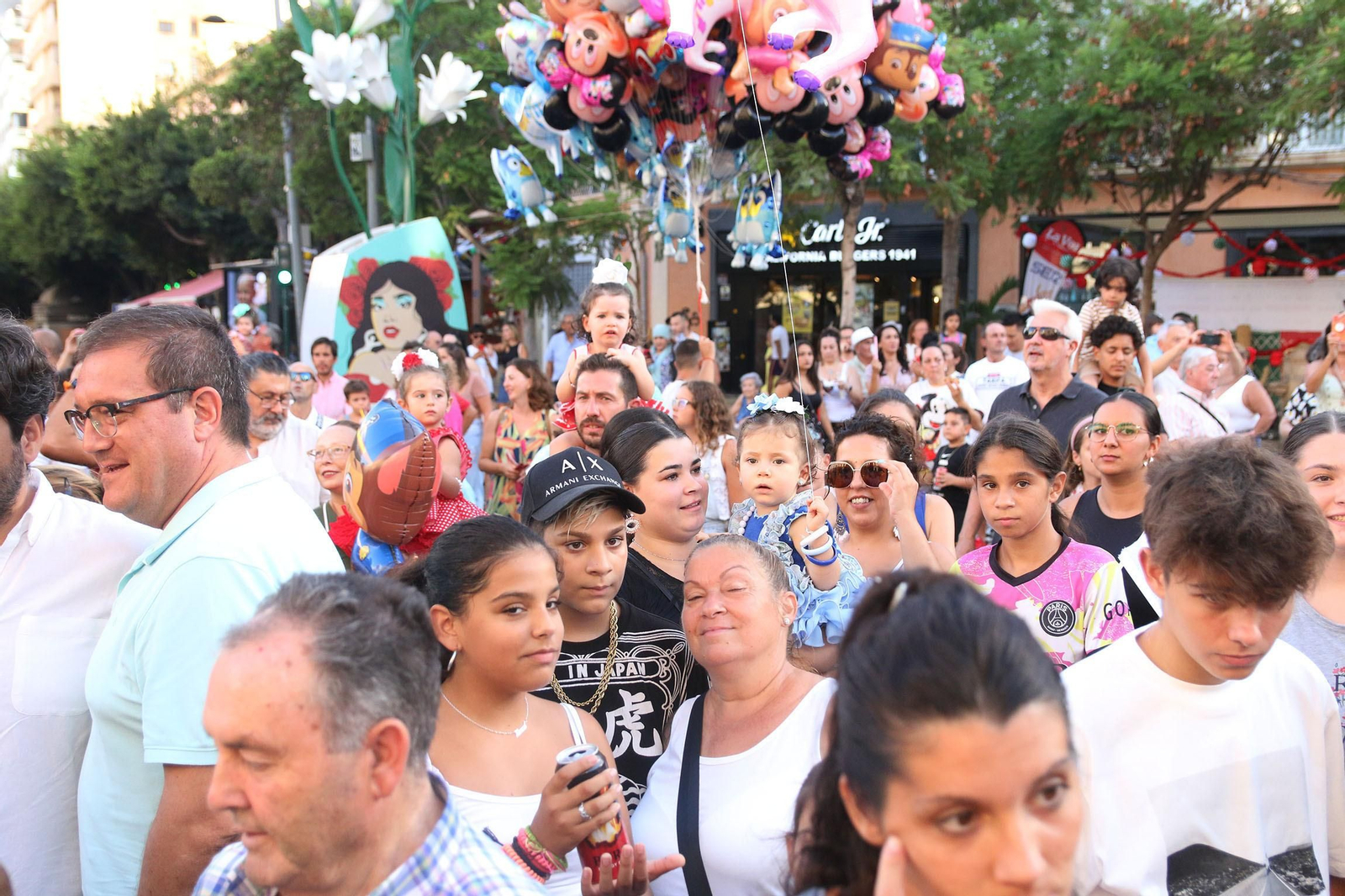 Las imágenes de la batalla de flores en la Feria de Almería 2023