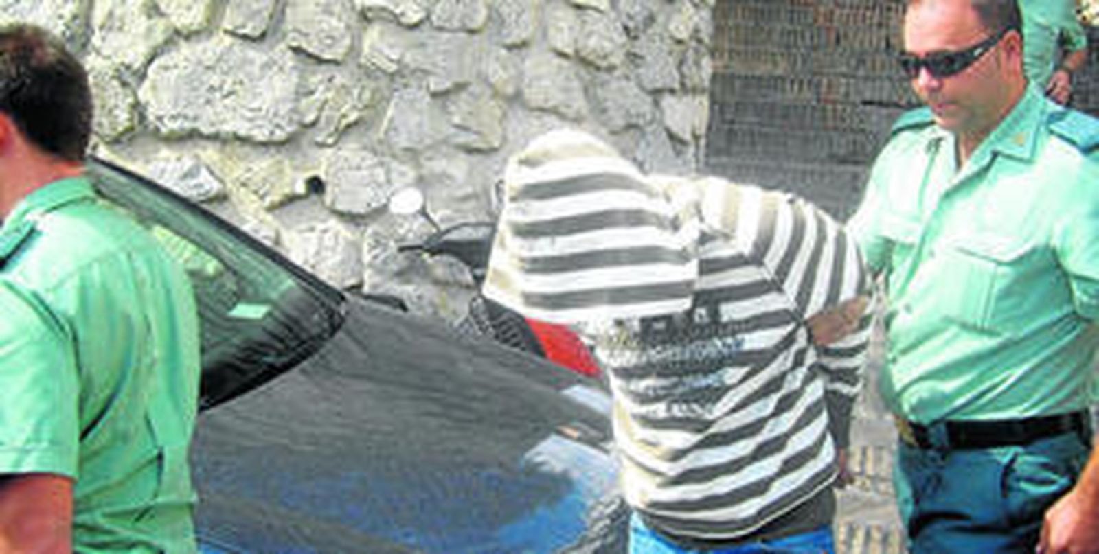 Hicham Bellaster, al ser detenido en septiembre de 2008 tras apuñalar a la mujer que había sido su pareja. En diciembre del año pasado fue condenado a 19 años de prisión por la Audiencia de Málaga.