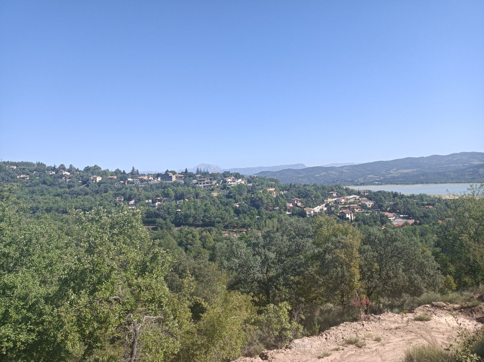 Urbanización próxima al Embalse de Barasona.