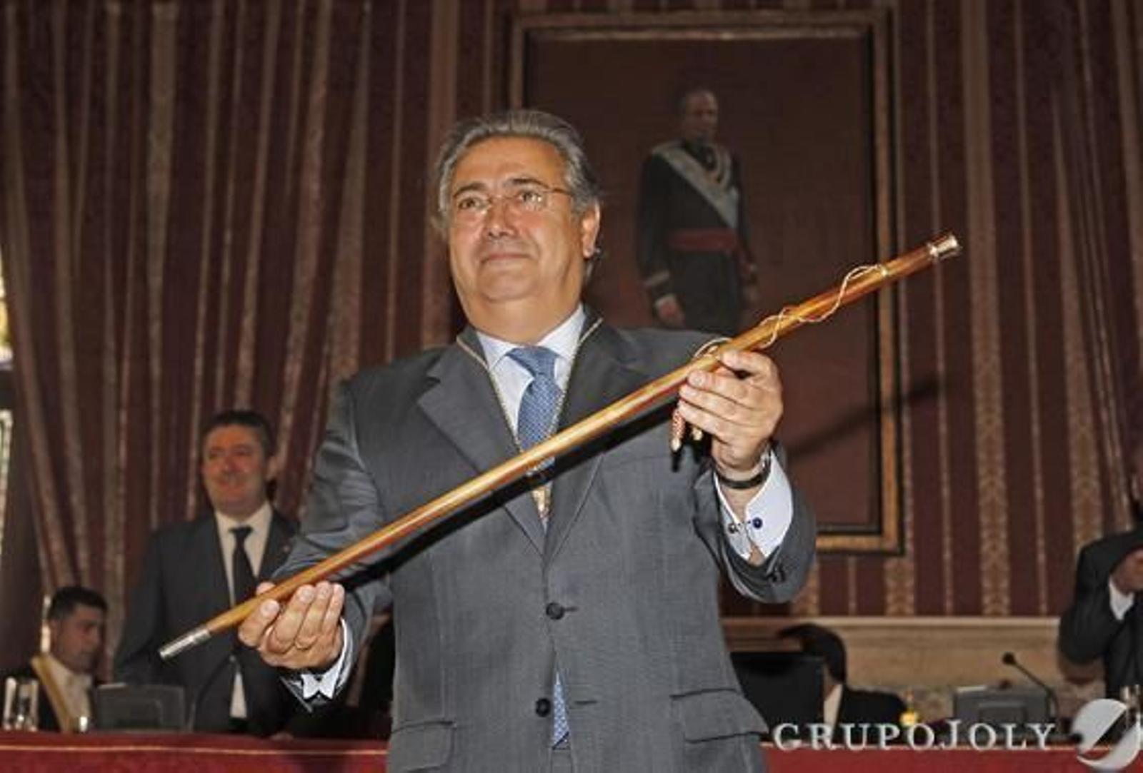 Zoido, con el bastón de mando.

Foto: Antonio Pizarro - Manuel Gómez