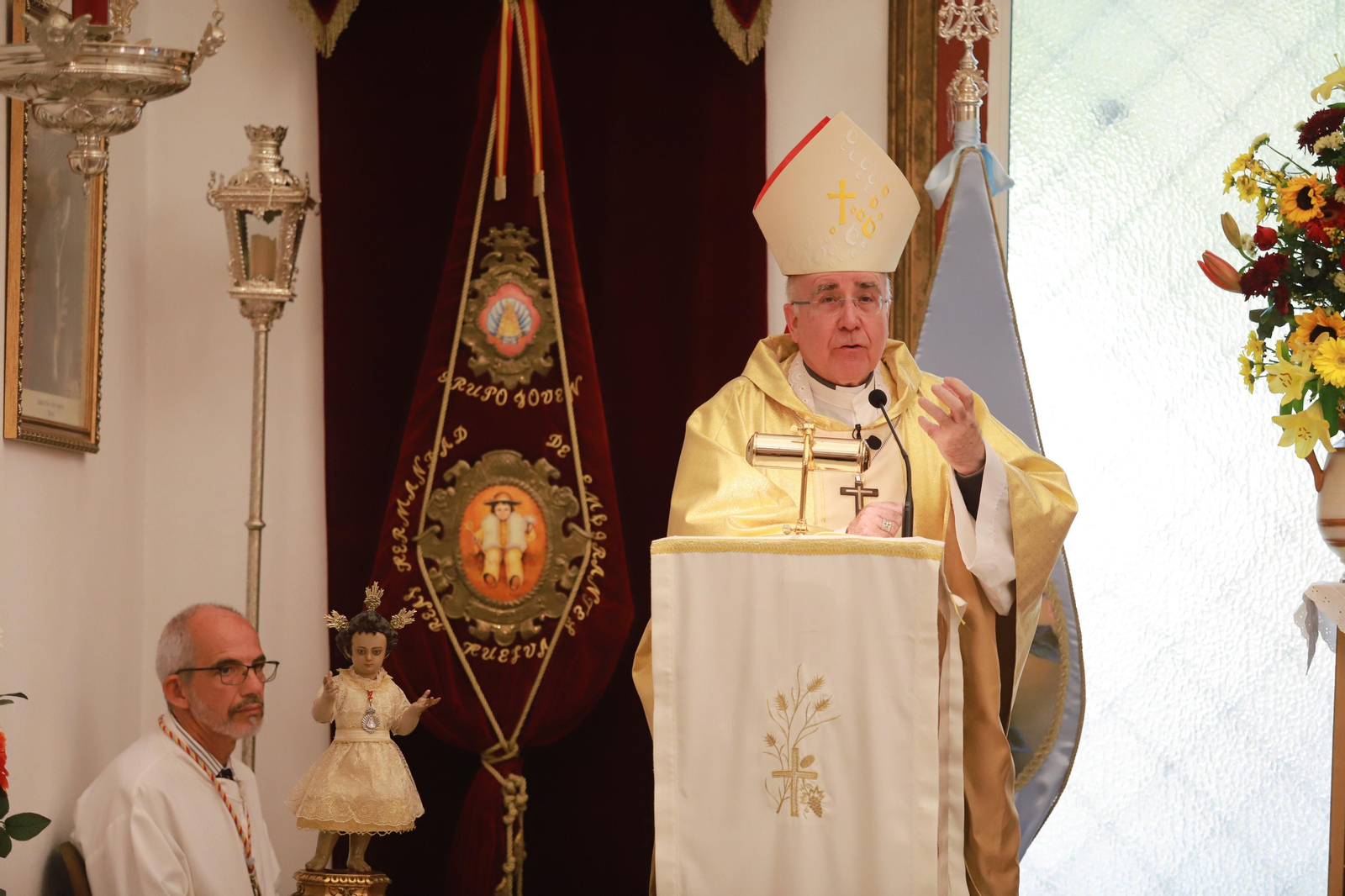 Imágenes de la función principal de Emigrantes, presidida por el obispo de Huelva, José Viaplana Blasco