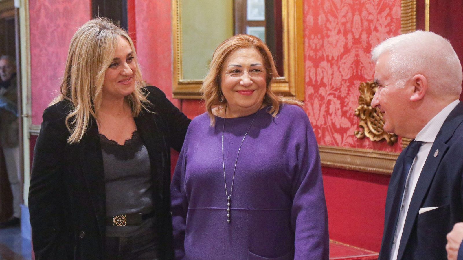 Carazo junto a la concejala de Economía y el concejal de Recursos Humanos.