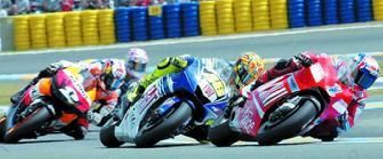 Valentino Rossi, entre Casey Stoner y Dani Pedrosa durante el Gran Premio de Francia.