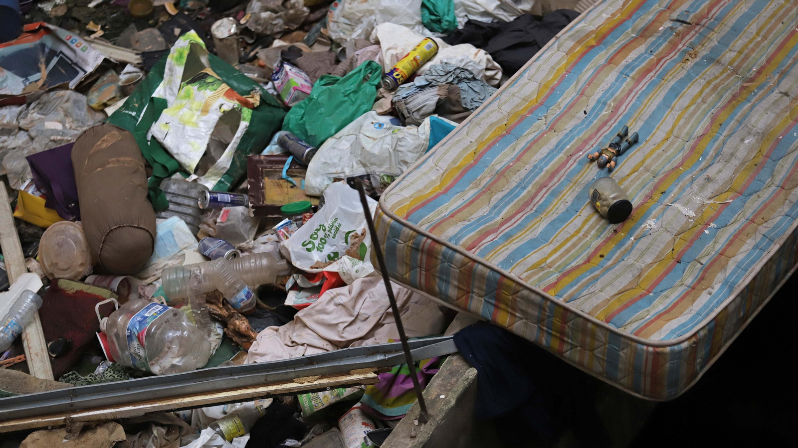Fotos del edificio okupa de El Secano en Algeciras