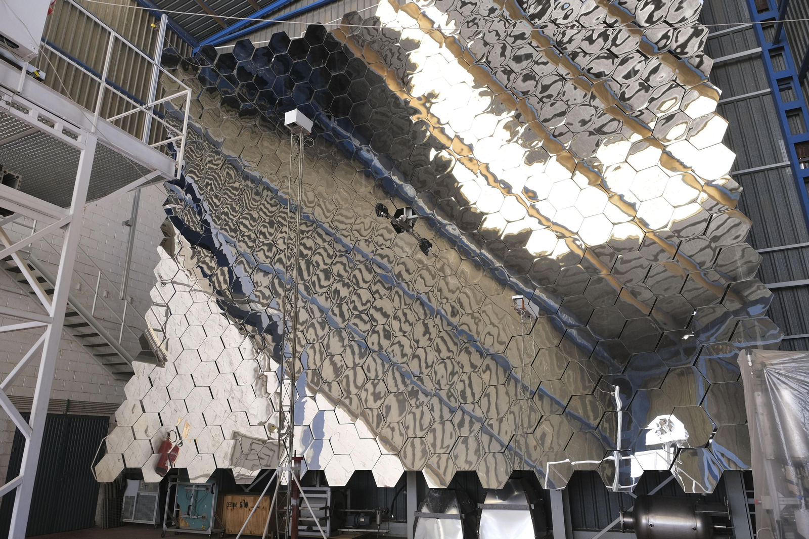 Imágenes de la visita a la Planta Solar de Almería, en Tabernas