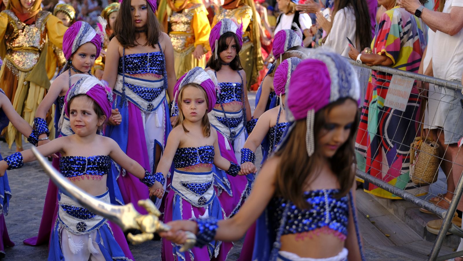El espectacular desfile de Moros y Cristianos de Mojácar, en imágenes