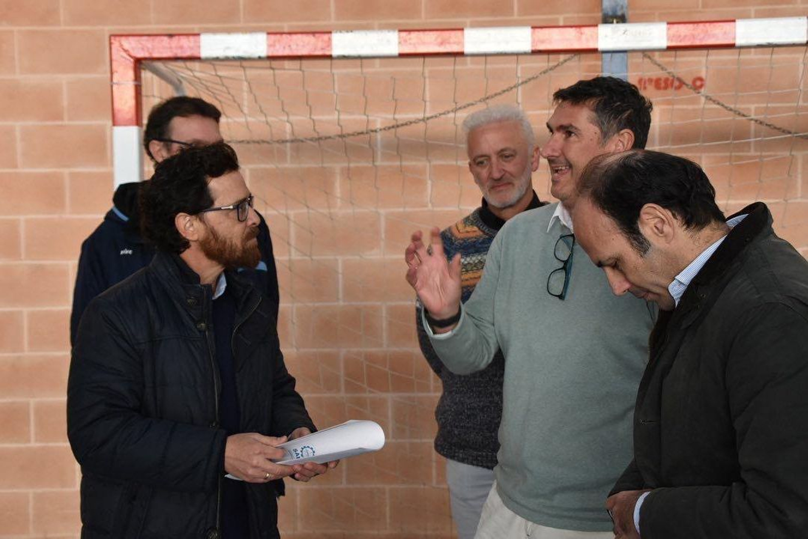 Juan Ramón Jordán, presidente del Proin BM Sevilla, durante la visita a las instalaciones deportivas de Valdezorras.
