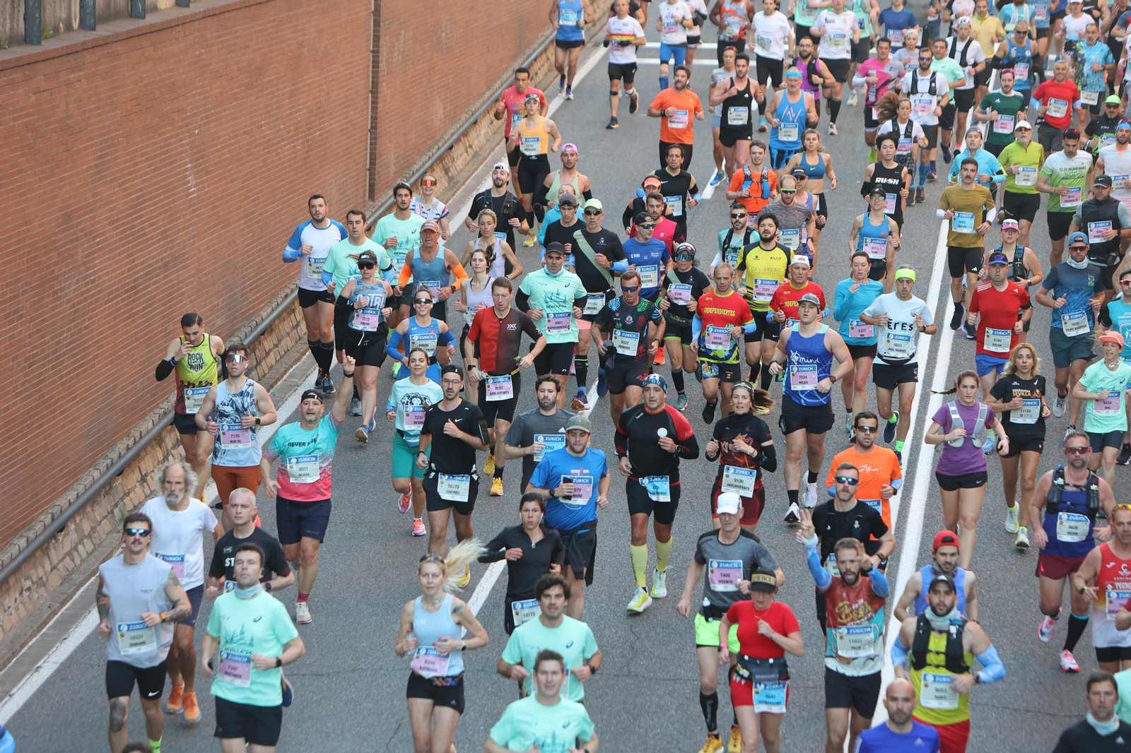 Búscate en la Zurich maratón de Sevilla