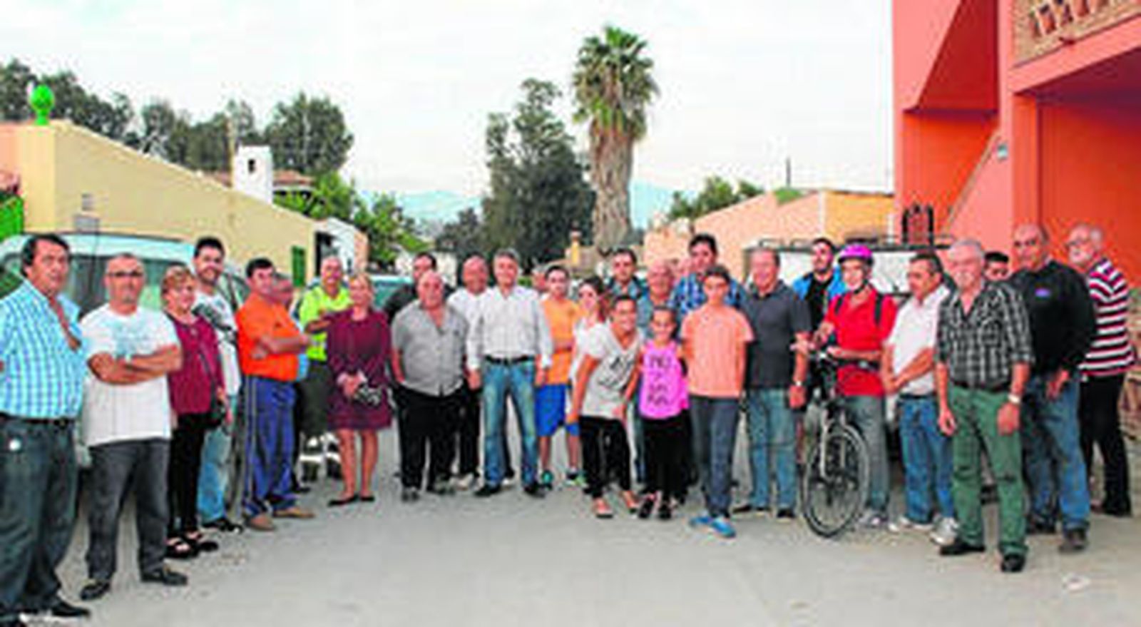 Vecinos en la calle Romeral, en Mijas.