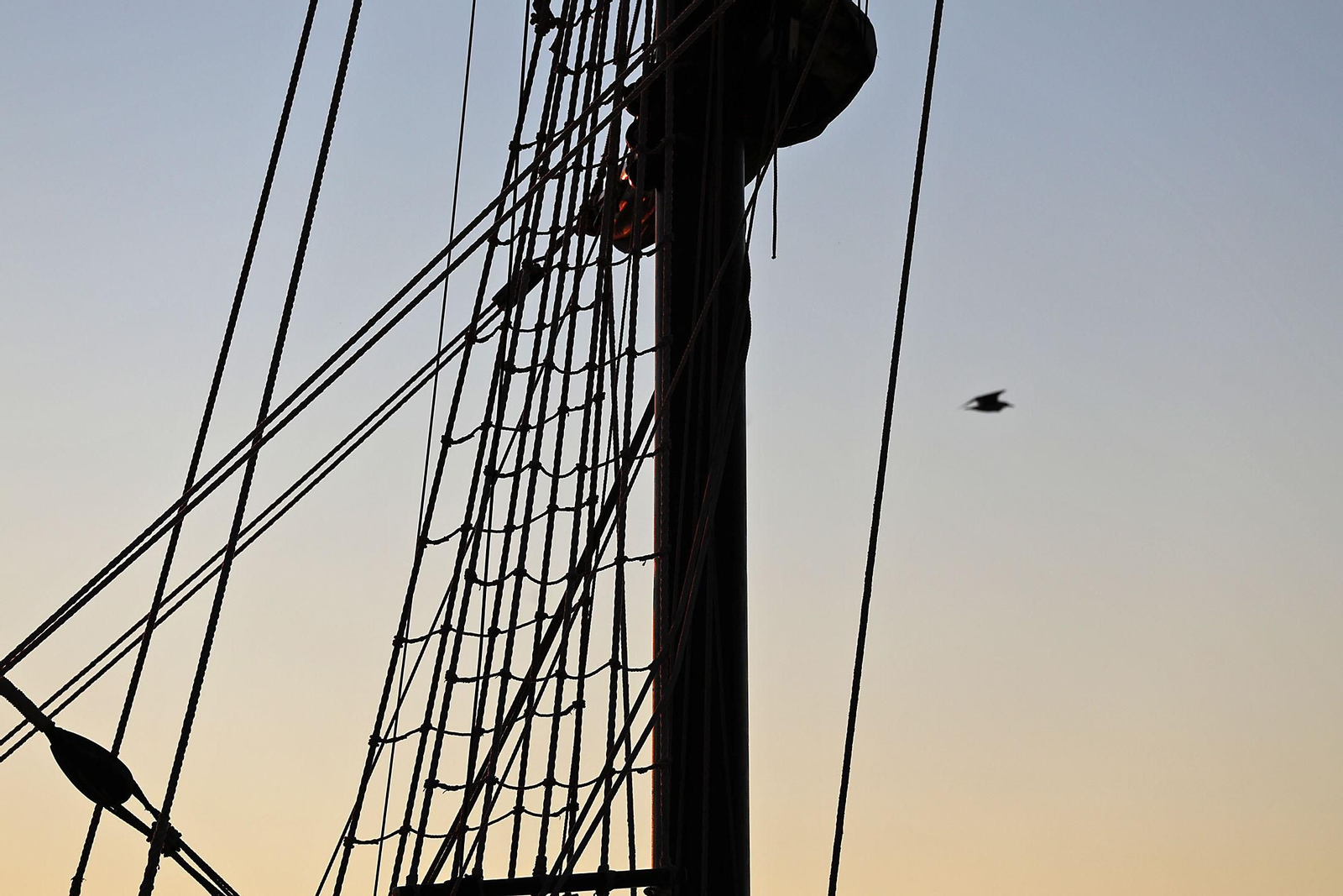 Imágenes de la Nao Victoria en el muelle de Levante