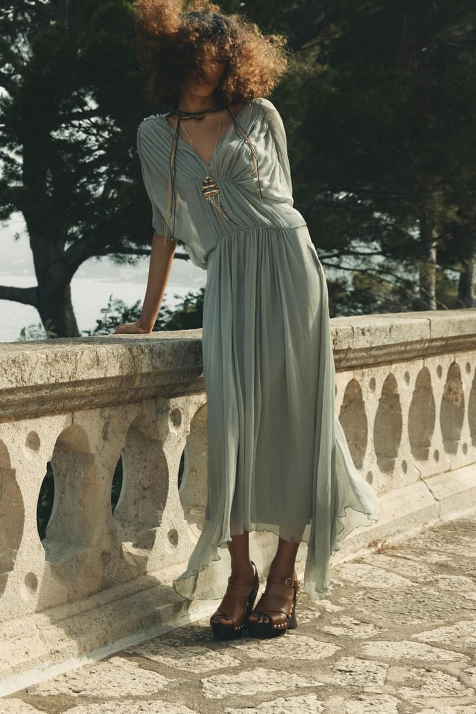Vestido drapeado de Zara. Vestido drapeado de Zara.