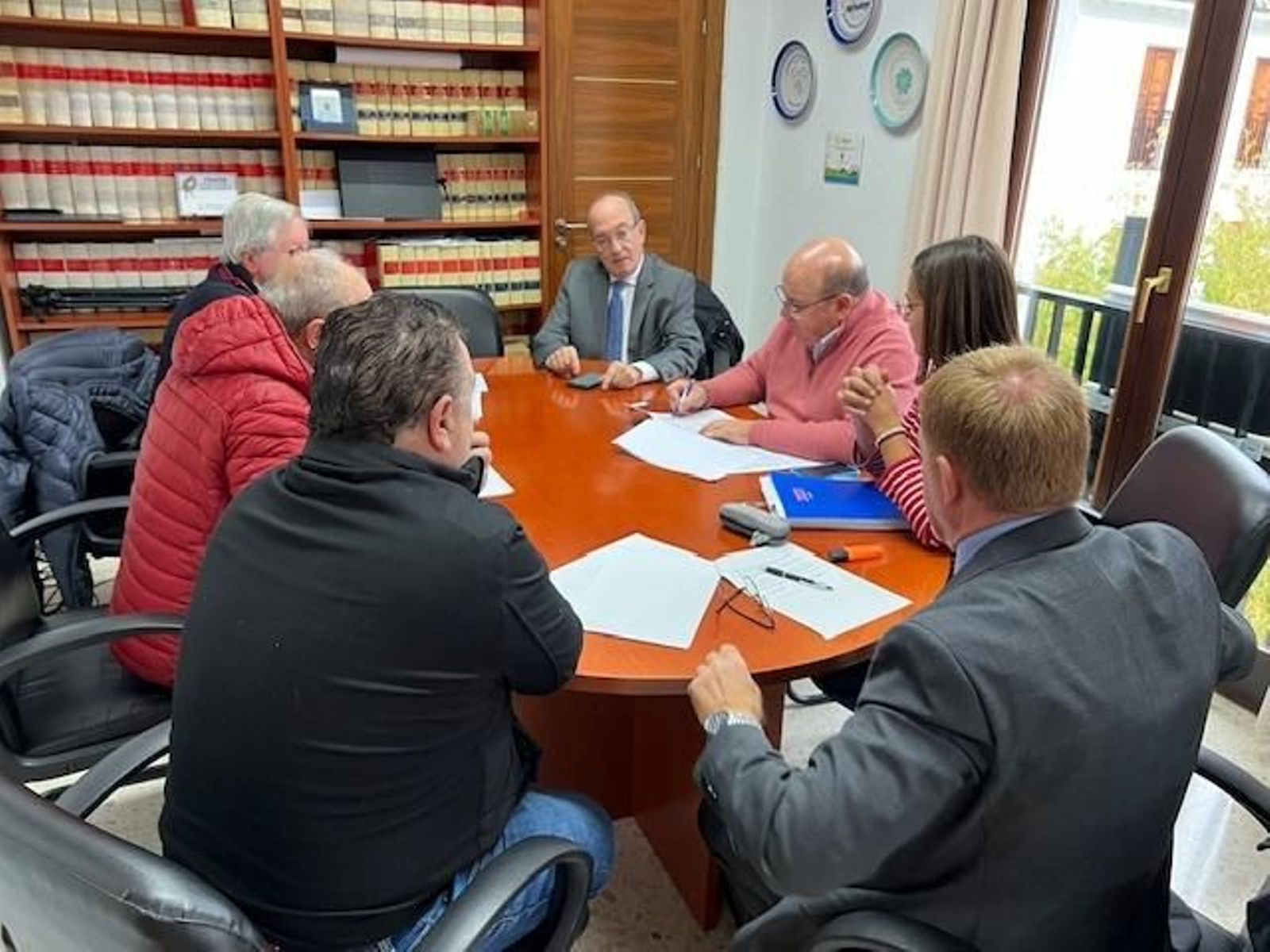 Imagen de la firma del convenio entre Güéjar Sierra y la Acequia de la Solana Imagen de la firma del convenio entre Güéjar Sierra y la Acequia de la Solana