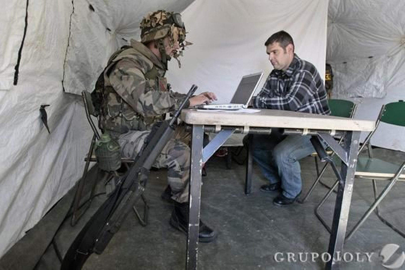 Las Fuerzas Armadas realizan una operación anfibia en El Retín para mostrar su capacidad de evacuación de ciudadanos en zonas de conflicto.

Foto: Fito Carreto