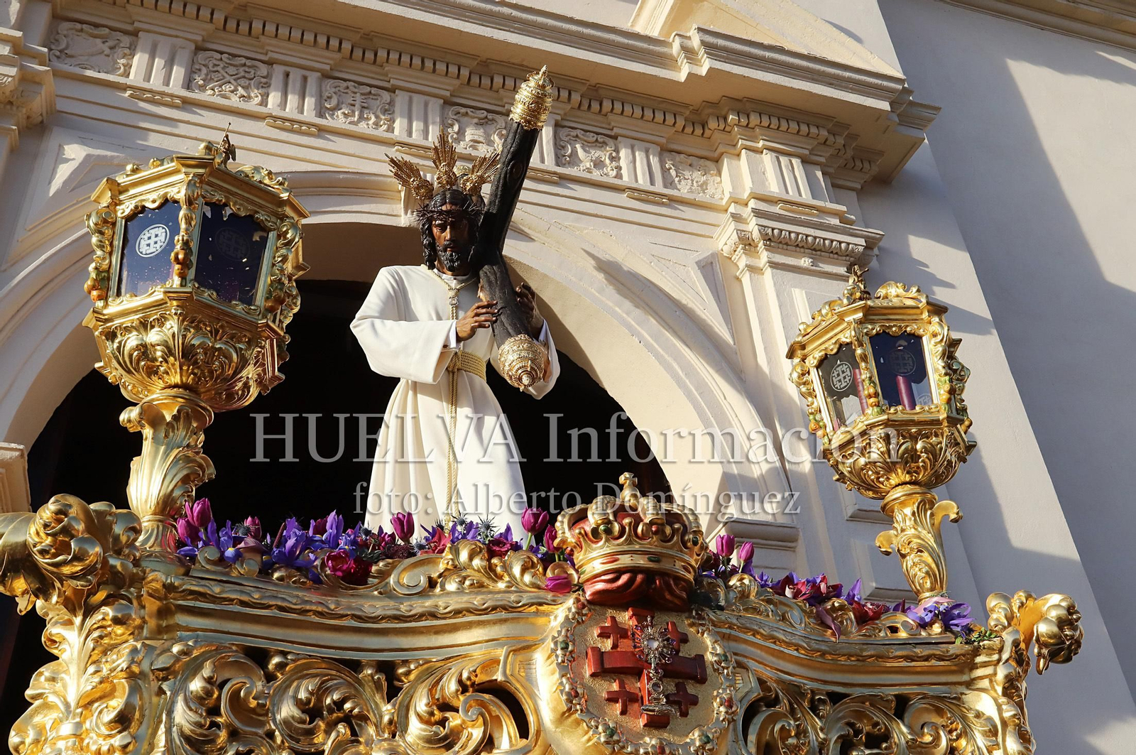 Imágenes de la procesión de Pasión en Huelva