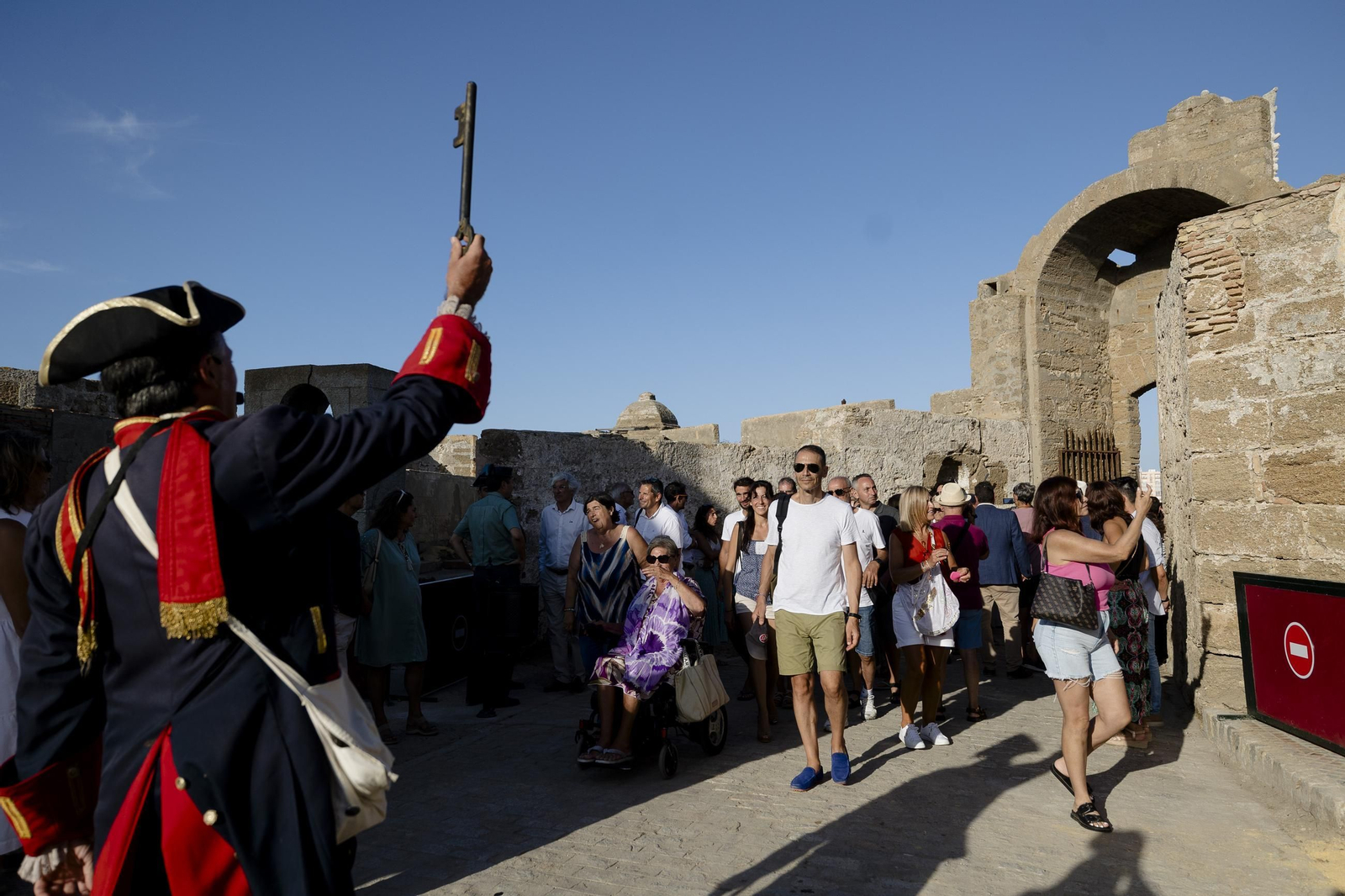 Las imágenes de la apertura al público del castillo de San Sebastián