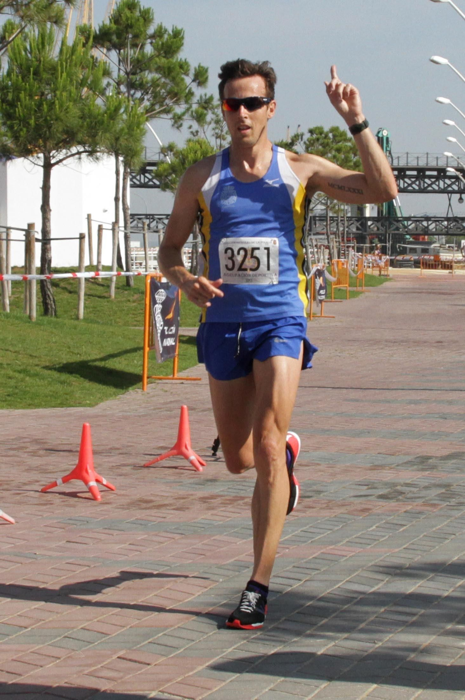 Imágenes de la Carrera Solidaria Ruta 091 organizada por la Policía Nacional