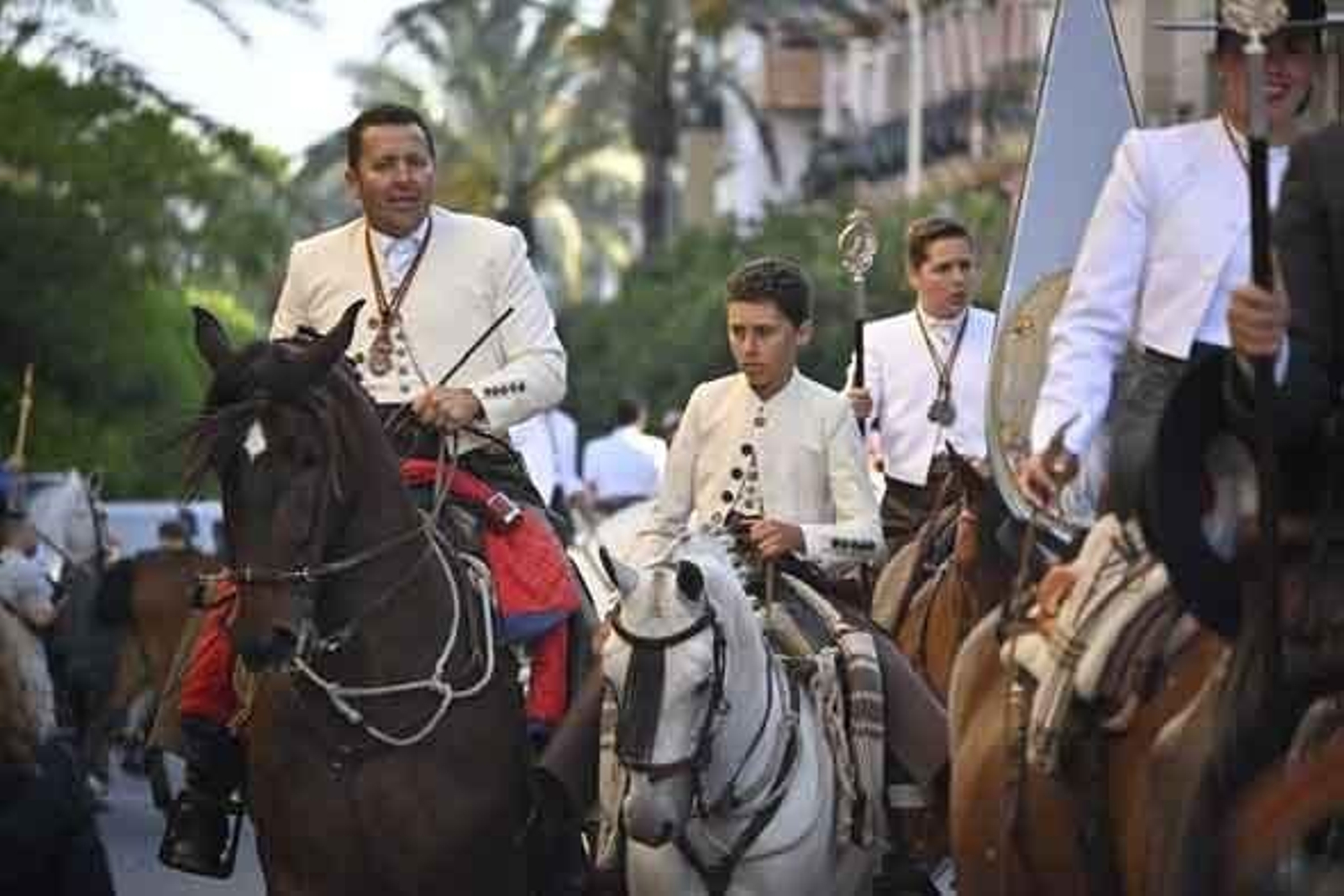 Las mejores imágenes de los peregrinos en la salida de Emigrantes