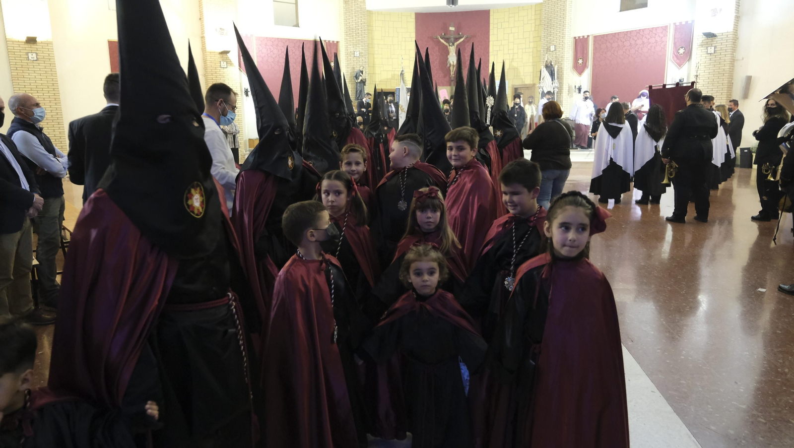 Fotogalería de la procesión de Unidad por el Barrio de Piedras Redondas. Almería