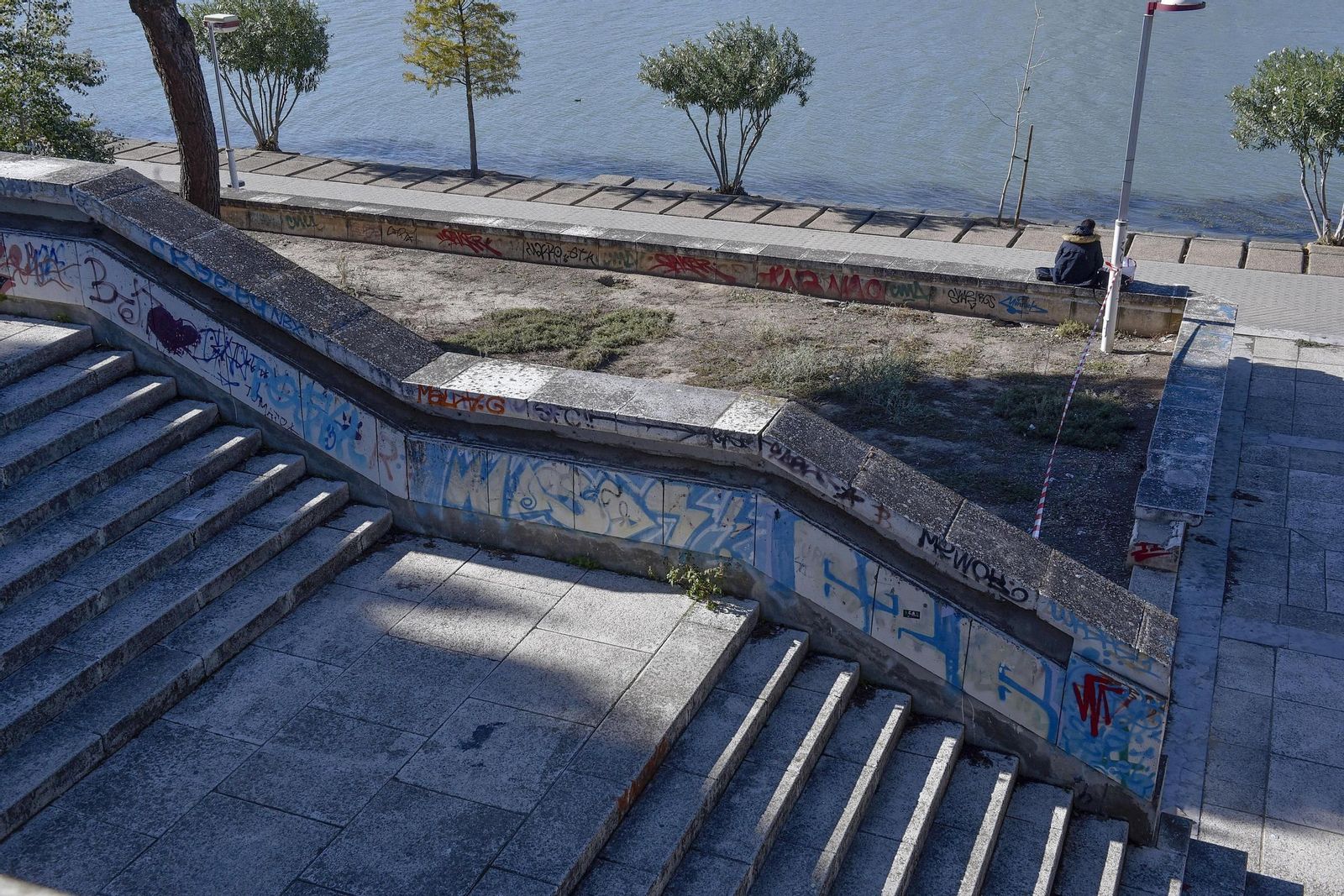 Desperfectos en el entorno del río