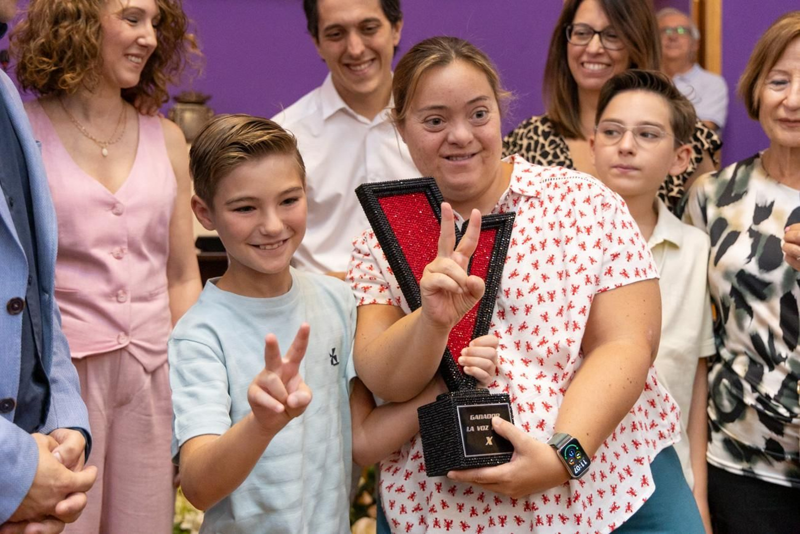 Recibimiento en el Salón de Plenos del Ayuntamiento de Lucas Paulano, el joven talento ganador de La Voz Kids 2025