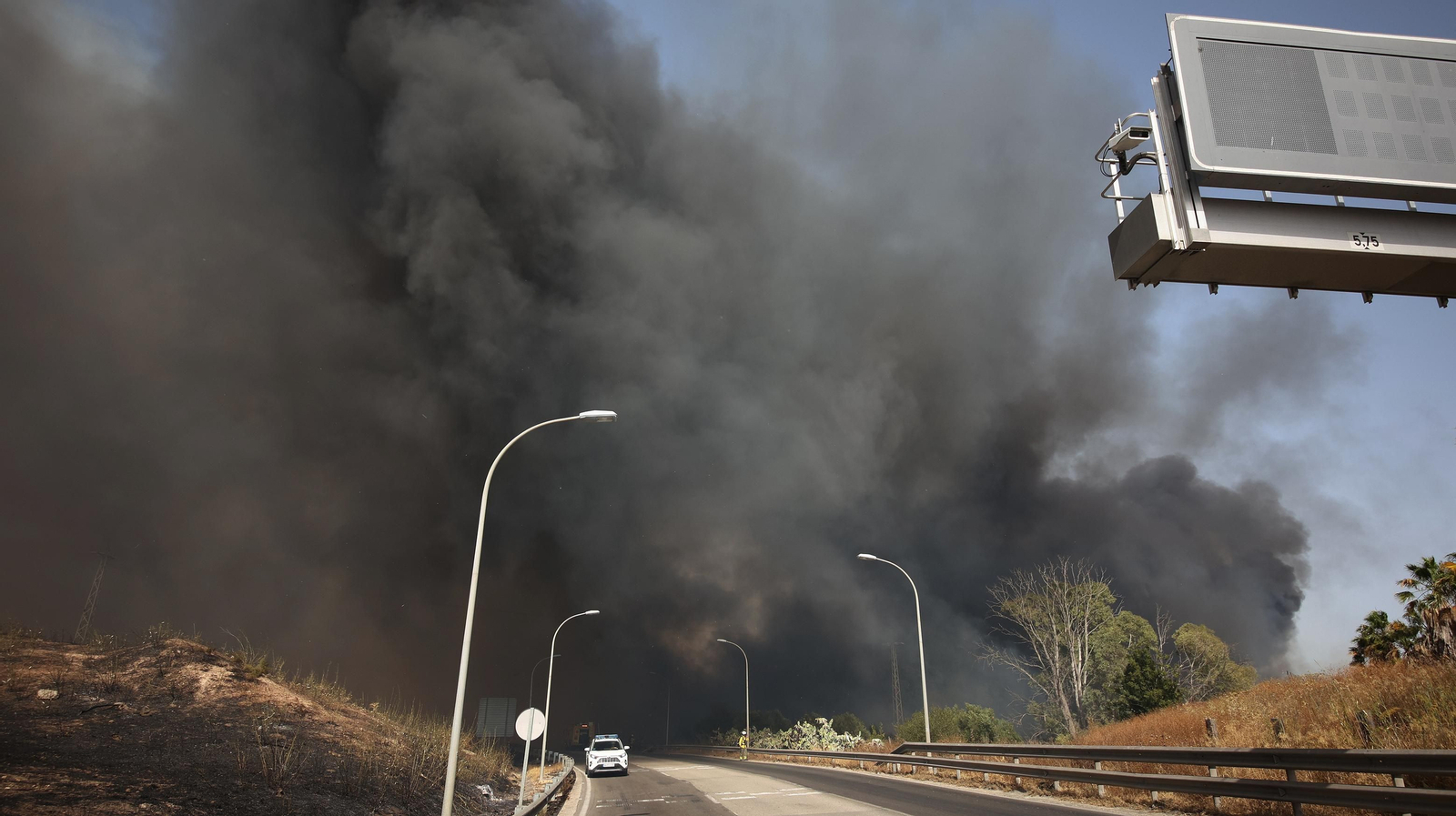 Grave incendio en la campiña de Jerez