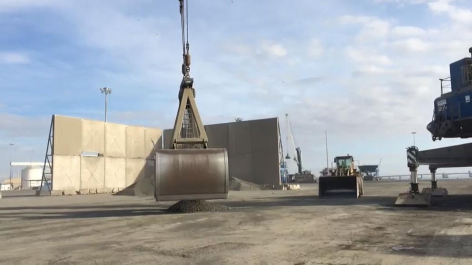 El movimiento de cemento y clínker representa una proporción mínima respecto al resto de graneles sólidos que mueve el puerto de Cádiz