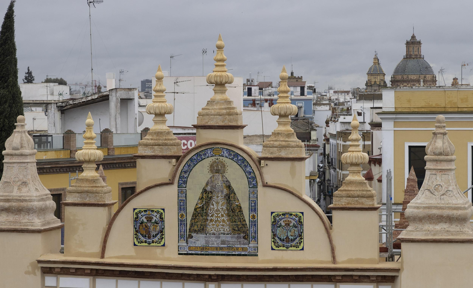 Así luce el Arco de la Macarena tras su restauración, todas las imágenes