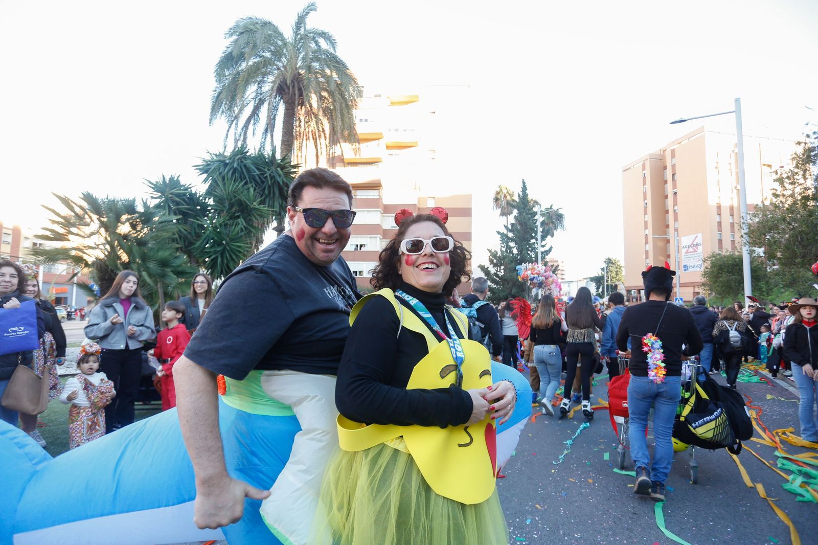 Búscate en las fotos de la cabalgata del Carnaval de Algeciras 2026