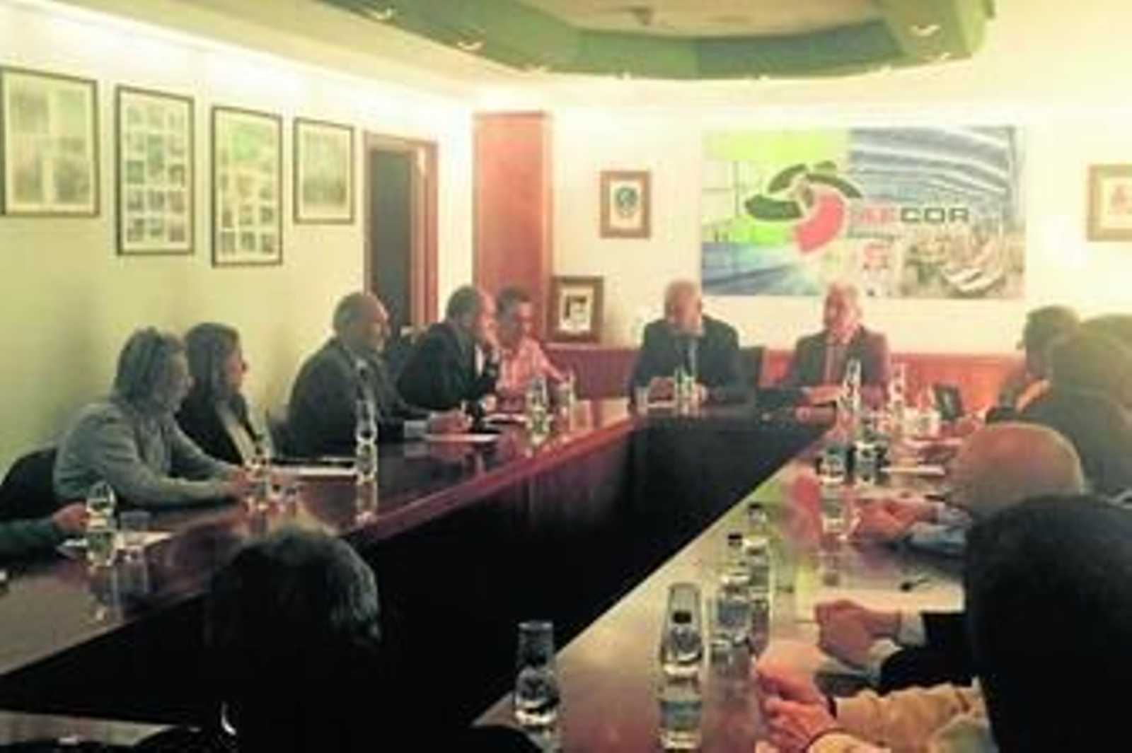 Encuentro de Jorge Ramos con los empresarios del polígono Cortijo Real.