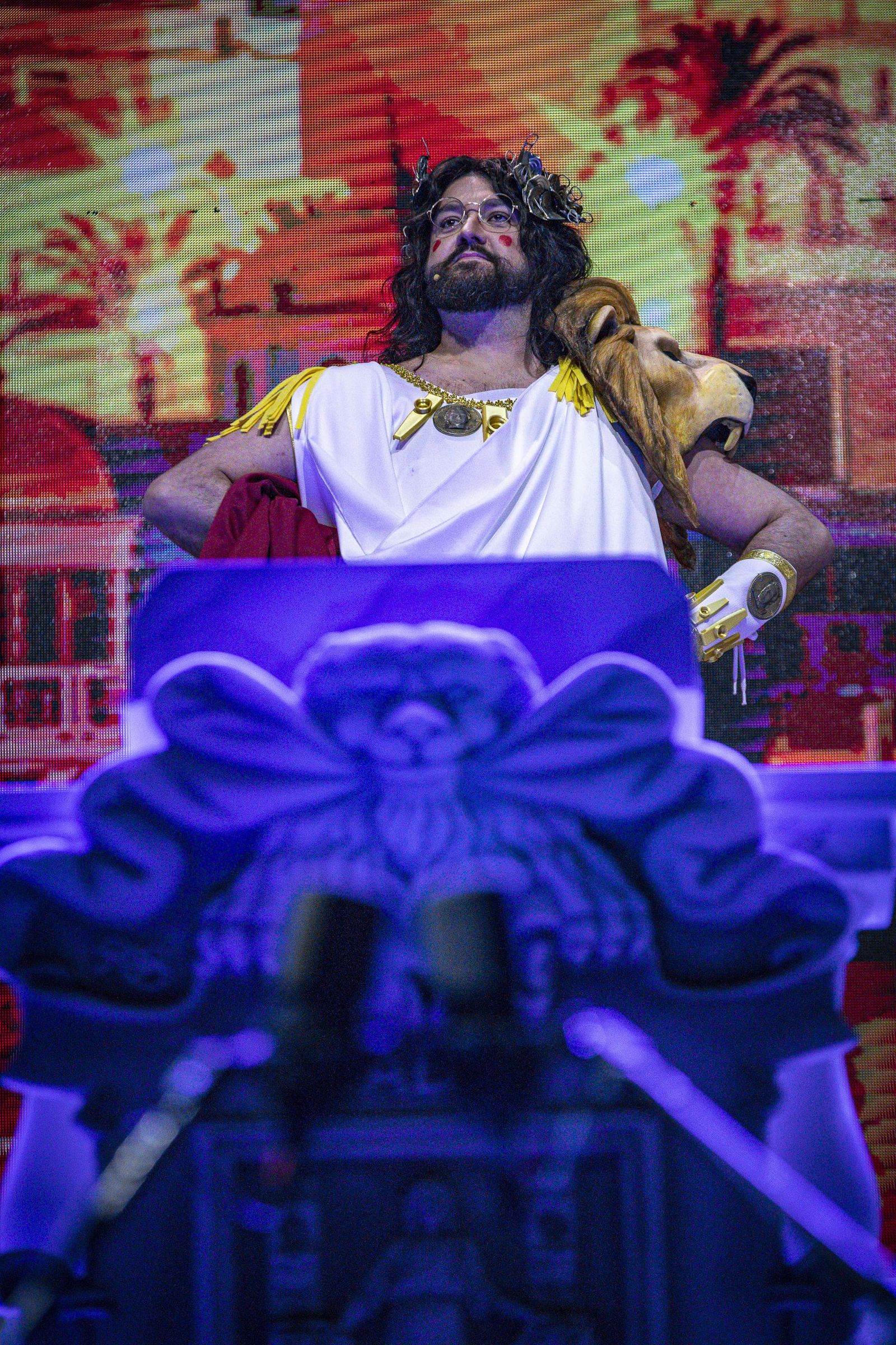 Las imágenes del pregón y la boda de Manu Sánchez en el Carnaval de Cádiz 2026