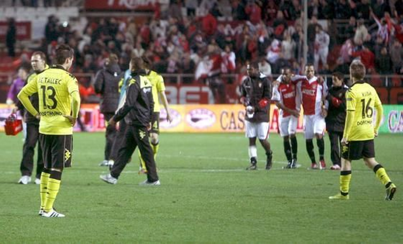 El Sevilla pasa a la siguiente ronda de la Liga Europa tras empatar 2-2 con el Borussia Dortmund. / EFE