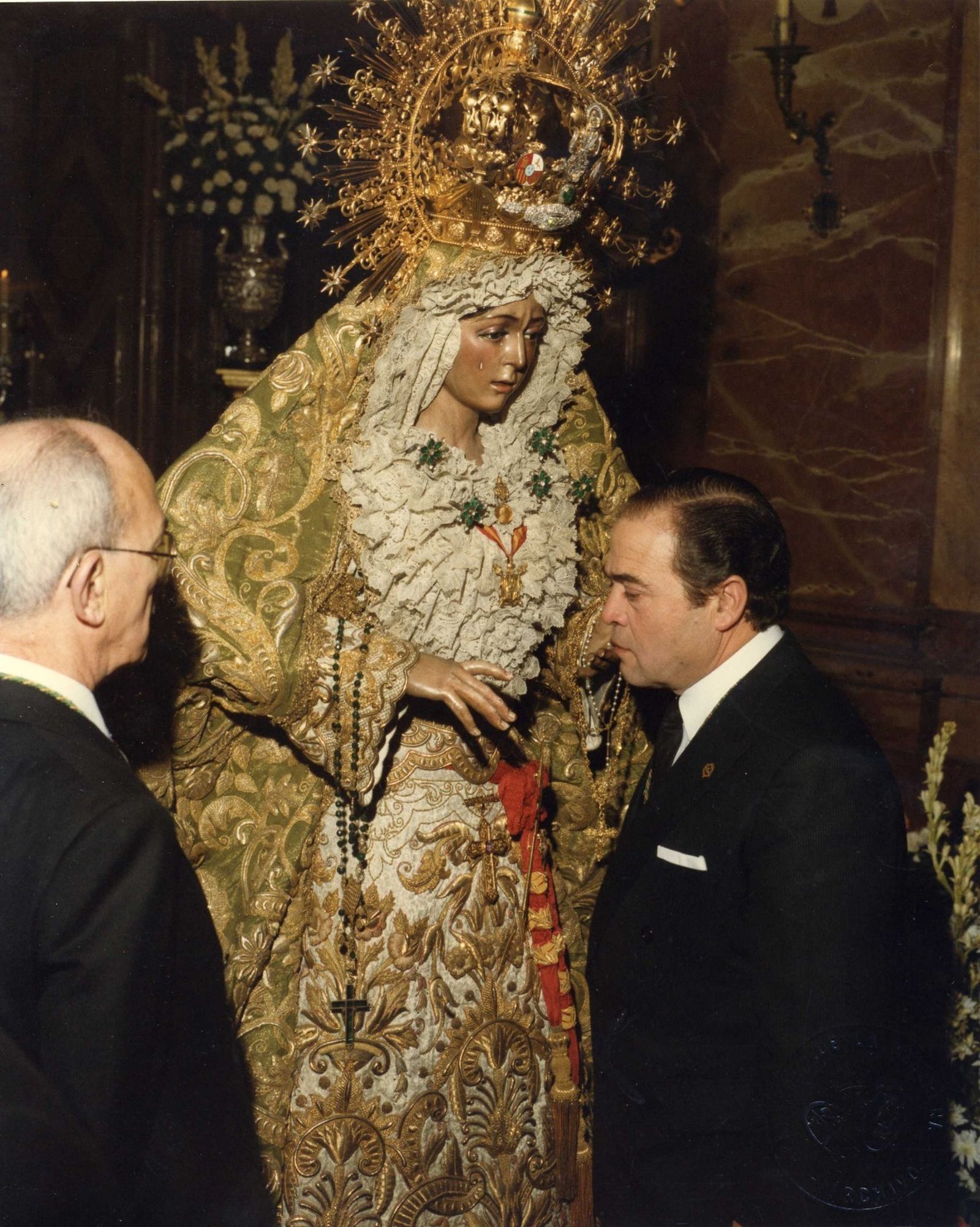 Manuel Martínez Suárez en un besamanos.