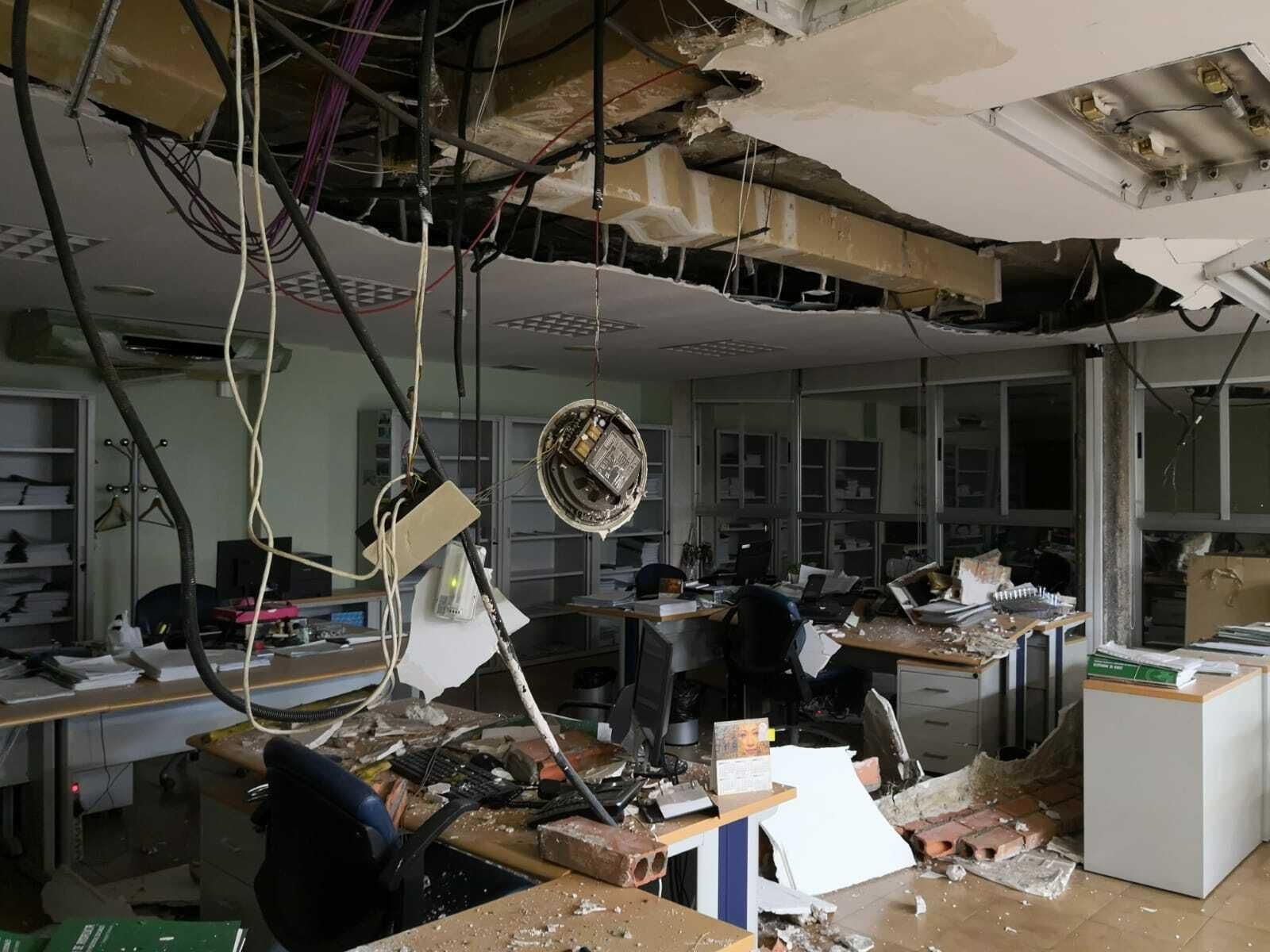 Se desploma el techo de la delegación de Igualdad en Luis Montoto.