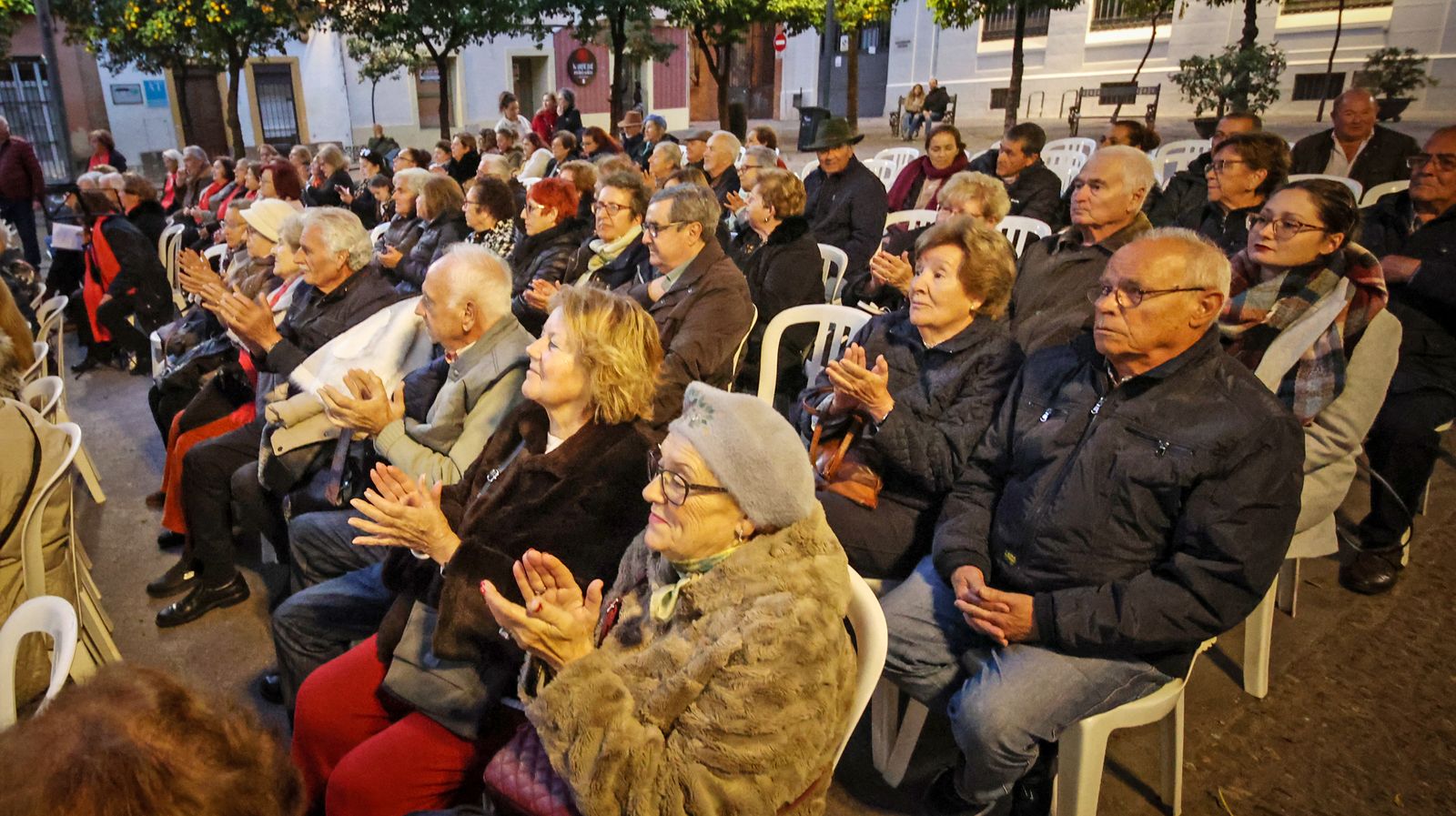 Los mayores de Jerez cantan a la Navidad