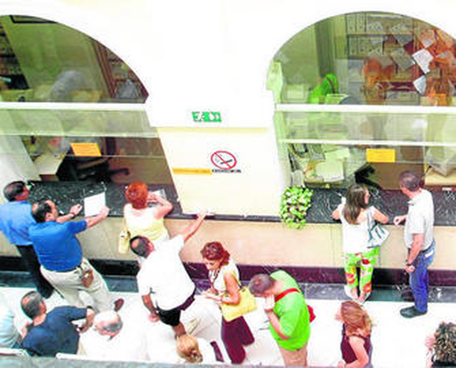 Imagen de archivo de la ventanilla de recaudación del Ayuntamiento de Cádiz.