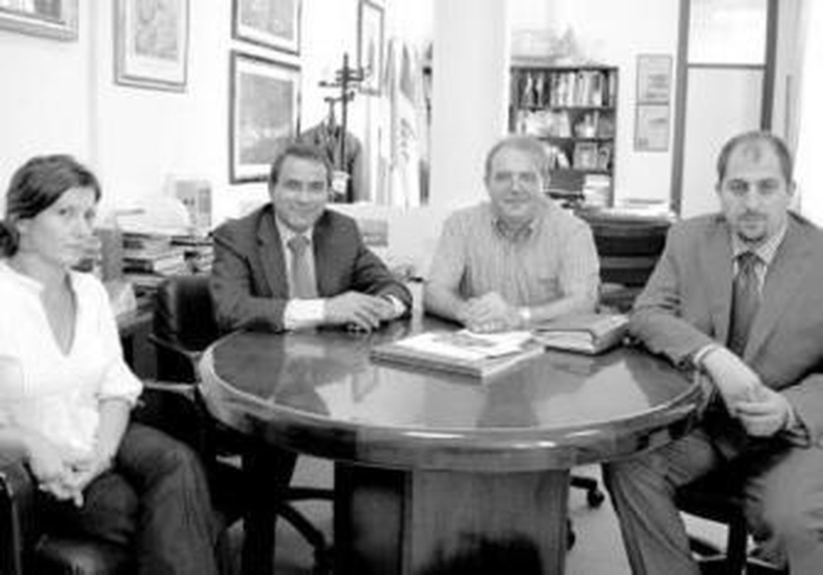 Reunión del alcalde de Vícar con los responsables de Carrefour.