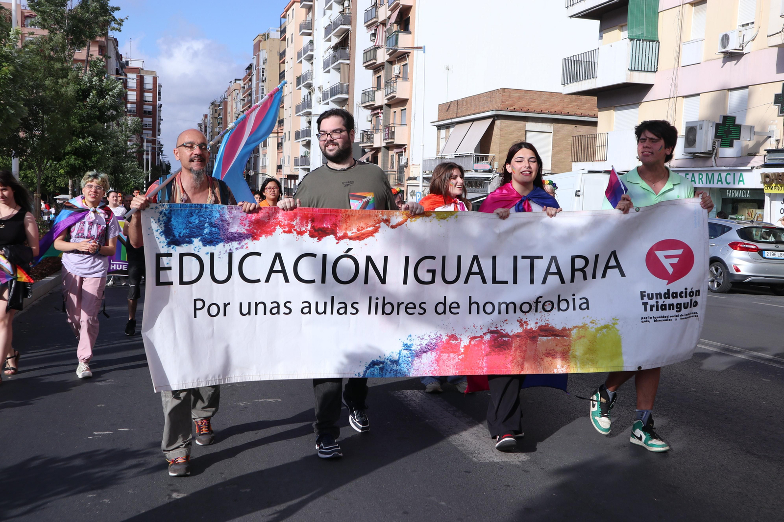 Las mejores imágenes de la manifestacióndel del Orgullo LGTBI en Huelva