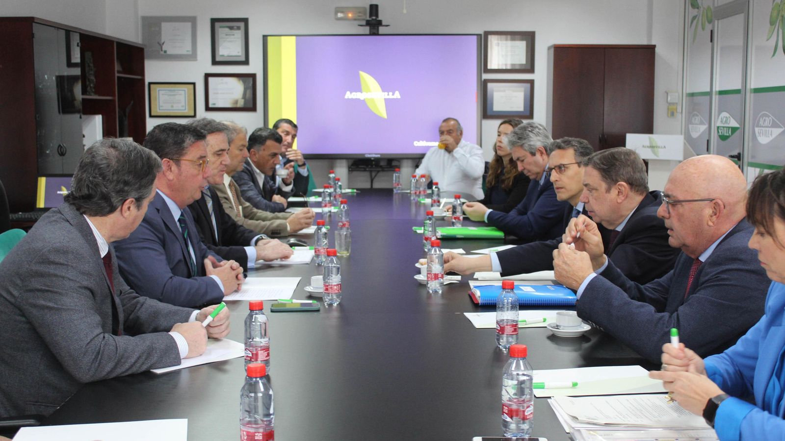 Reunión de Luis Planas con los responsables de Agrosevilla.
