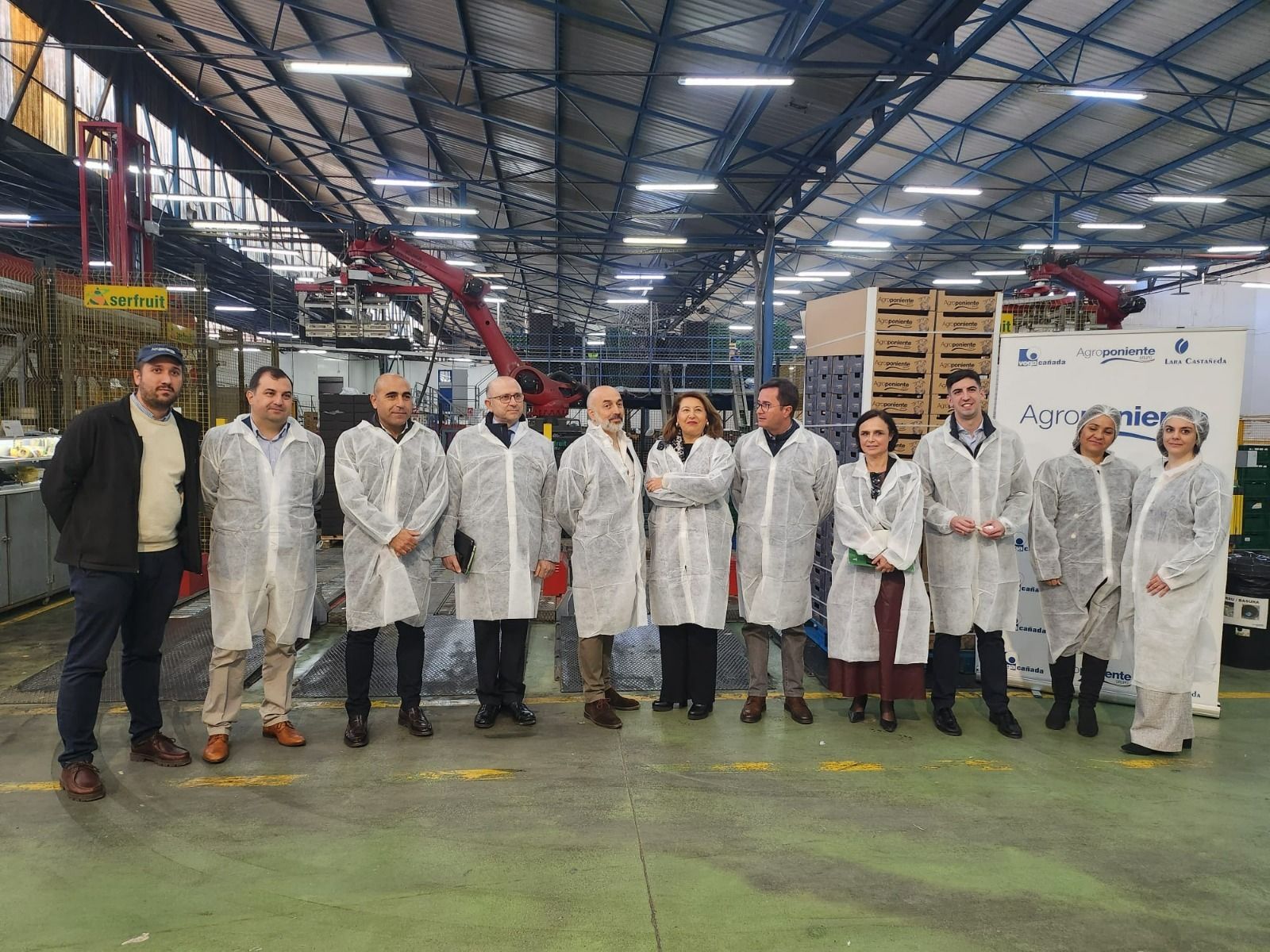 Visita de las autoridades a las instalaciones del Grupo Agroponiente.