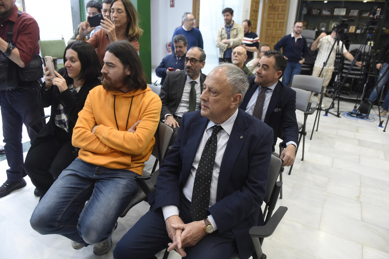 Imágenes de la presentación del cartel de la Hermandad de la Macarena