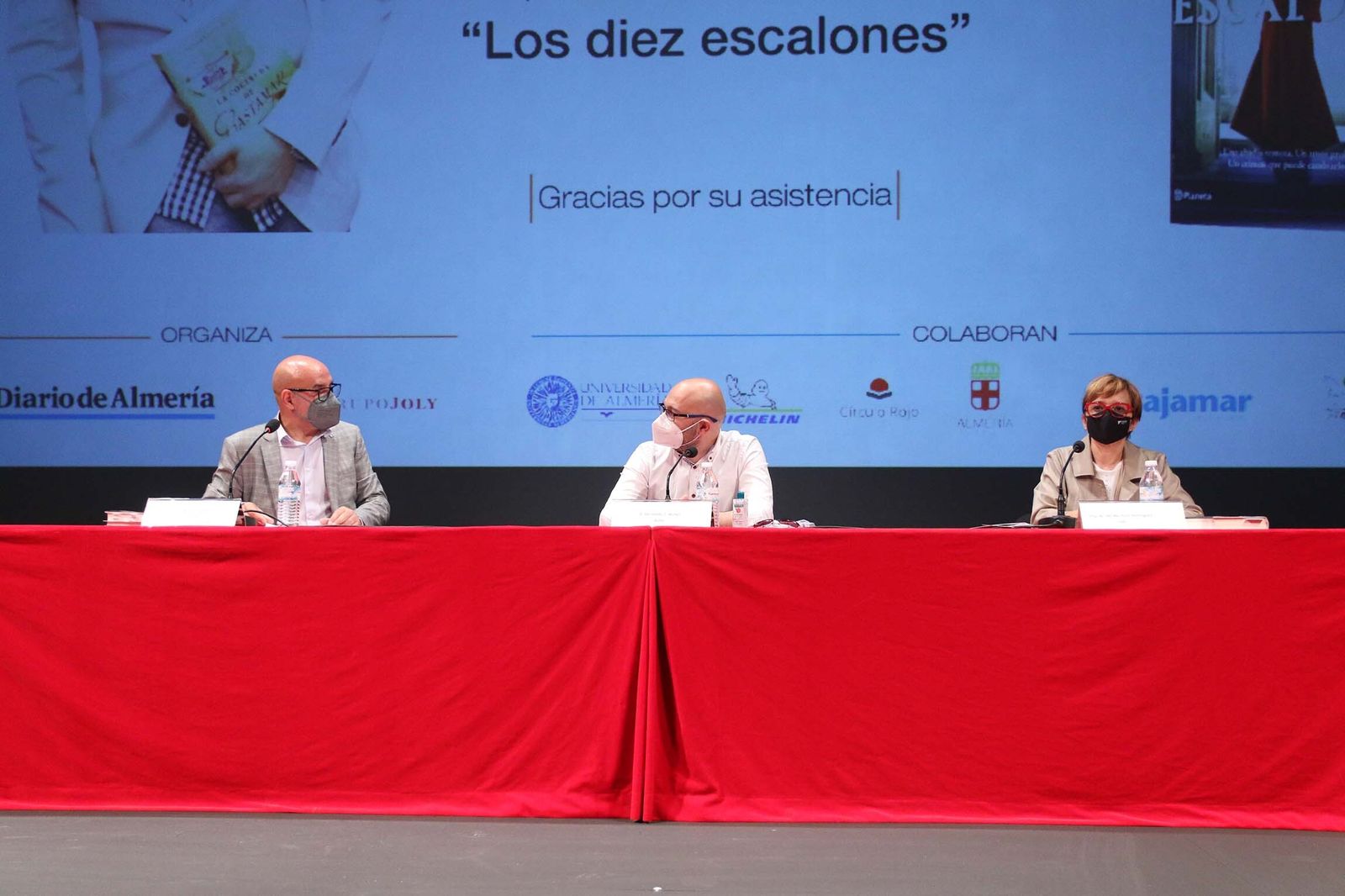 Fotogalería de Diario de los Libros, con Fernando J. Múñez y su obra 'Los diez escalones'