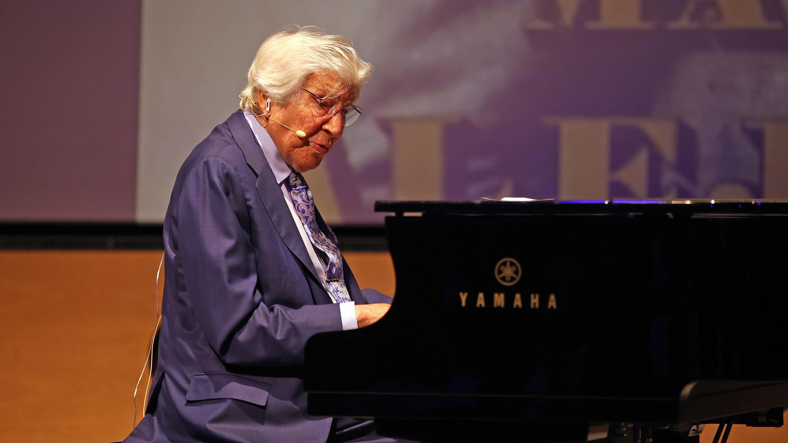 Manuel Alejandro recibe el premio Jerezano del Año del Rotary Club Jerez