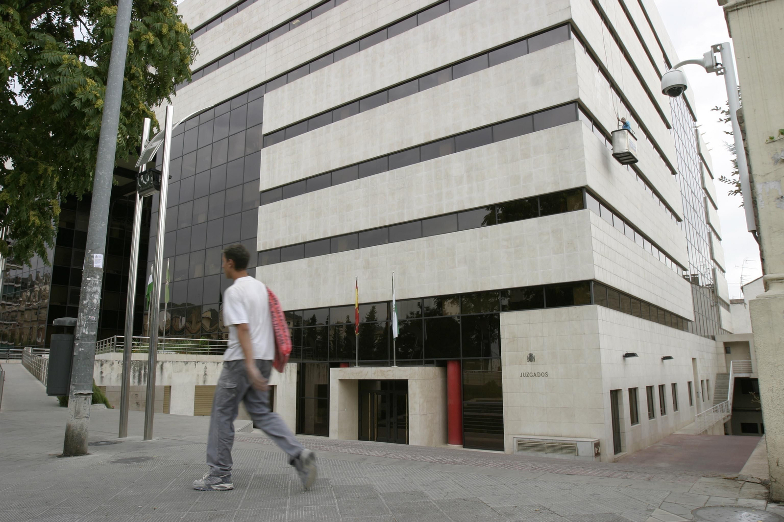 Un juzgado de Granada reconoce el complemento de maternidad a un jubilado y condena a la Seguridad Social a pagarle más de 6.000 euros