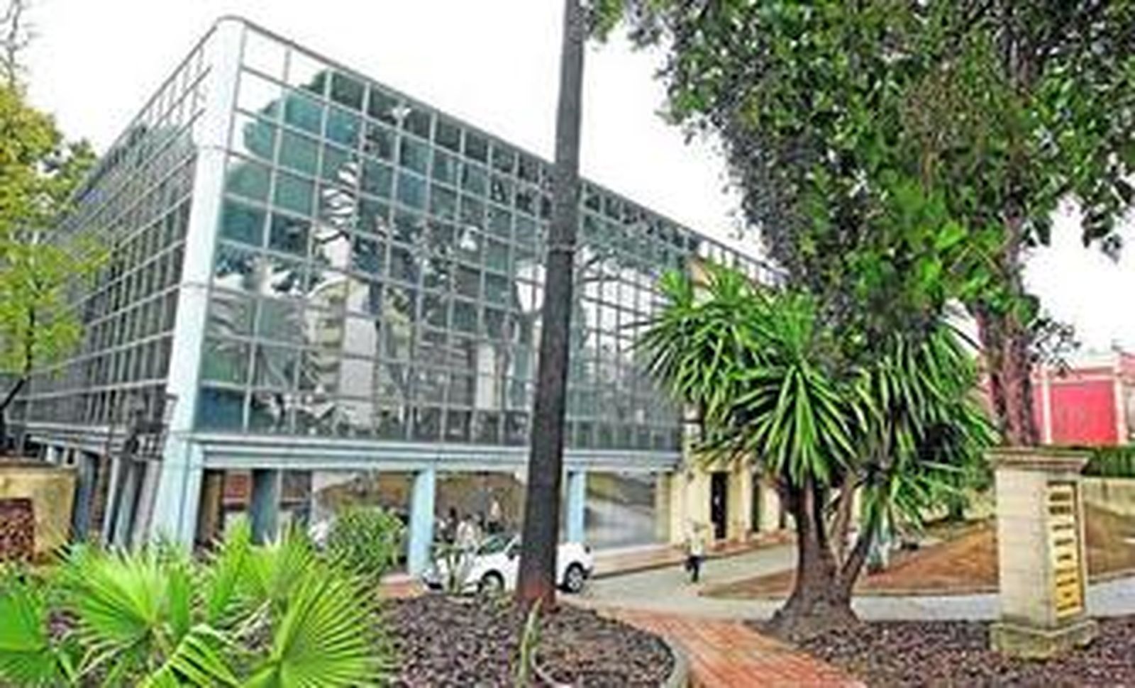 Imagen exterior de la sede judicial que alberga la Audiencia Provincial en Jerez.