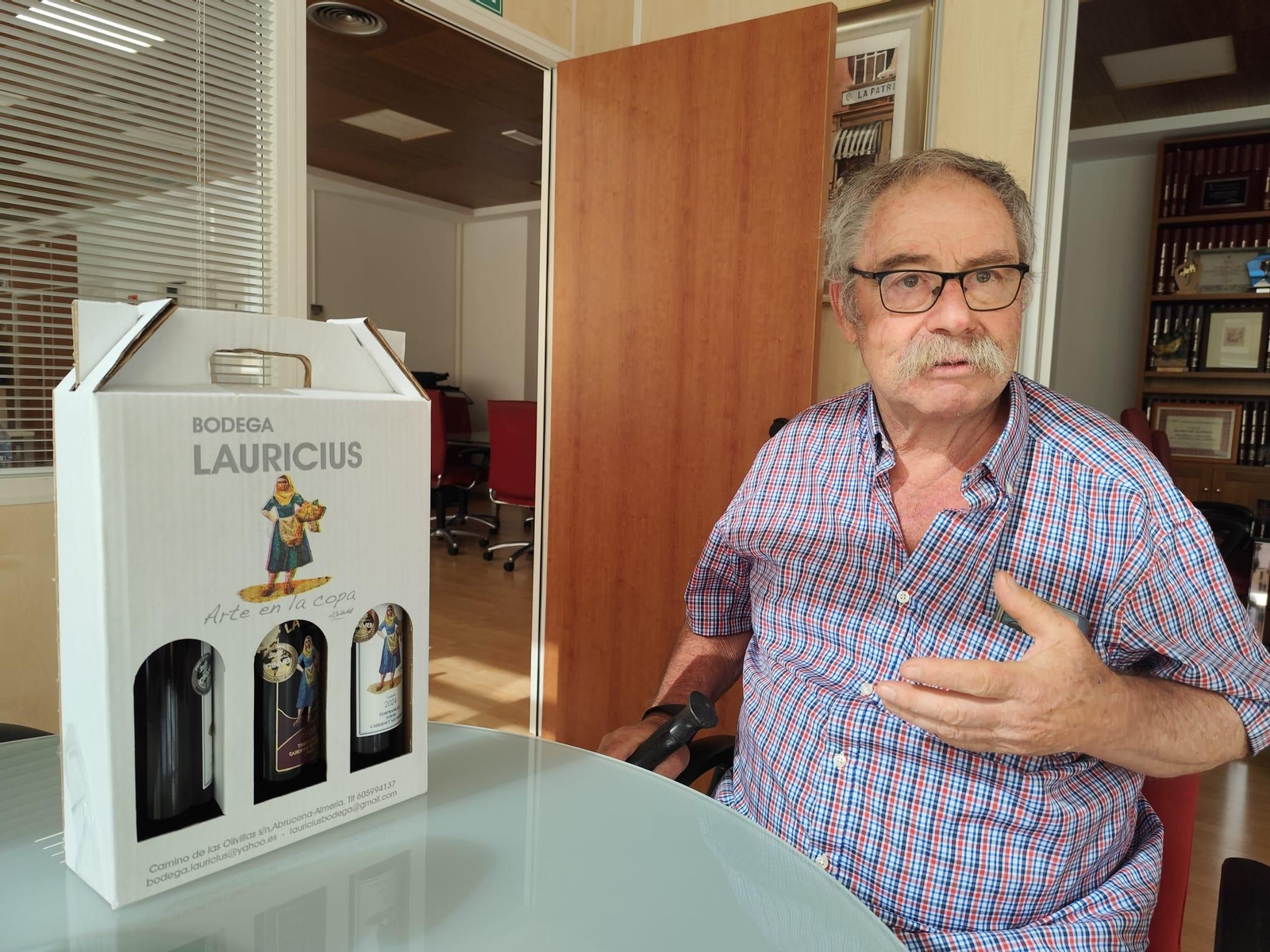 Carlos Fernández en la redacción de Diario de Almería.